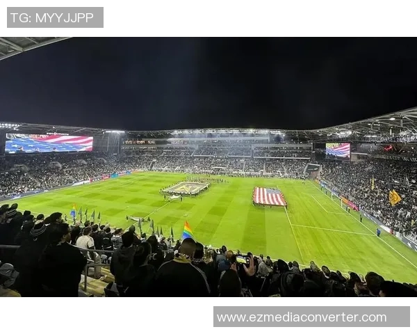 五位足球明星的传奇故事与他们在绿茵场上的辉煌成就分析