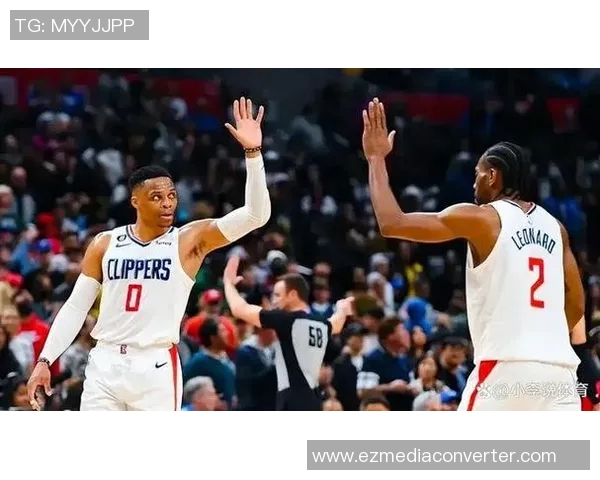 威少与足球明星的首次相遇引发的精彩瞬间与趣味互动回顾 威少与足球明星的首次相遇引发的精彩瞬间与趣味互动回顾