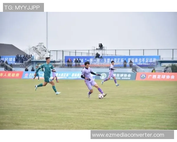 杨蒙恩对足球明星的热爱与追随背后的故事与情感分析