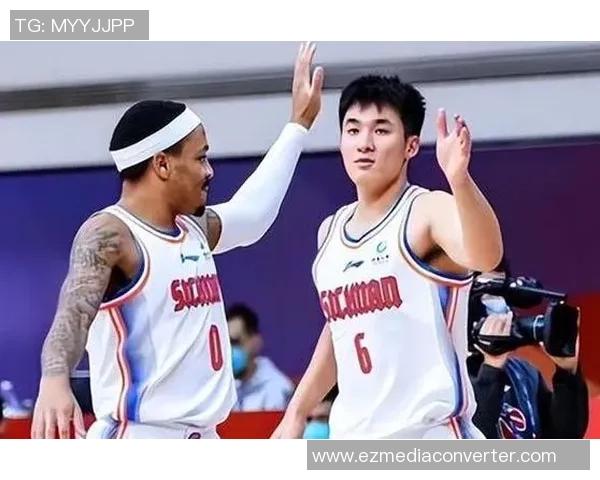 西安篮球队团队协作引发热议球迷对战术配合与球员默契的看法分析 西安篮球队团队协作引发热议球迷对战术配合与球员默契的看法分析