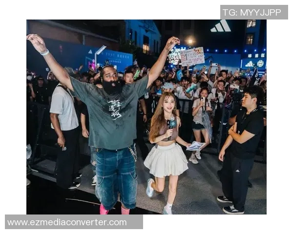 足球明星中国行热潮来袭球迷热情高涨共庆盛事 足球明星中国行热潮来袭球迷热情高涨共庆盛事