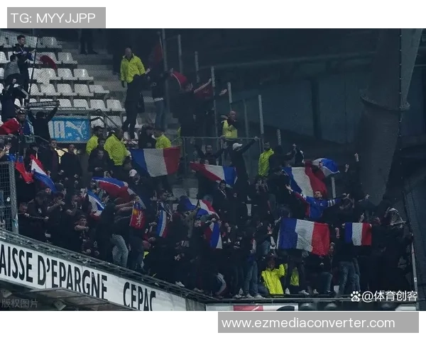 足球明星激烈冲突现场回放引发热议球迷反应不一 足球明星激烈冲突现场回放引发热议球迷反应不一