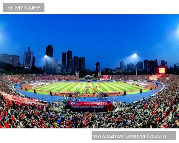 重庆足球队的拼搏历程与荣耀之路深度解析 重庆足球队的拼搏历程与荣耀之路深度解析